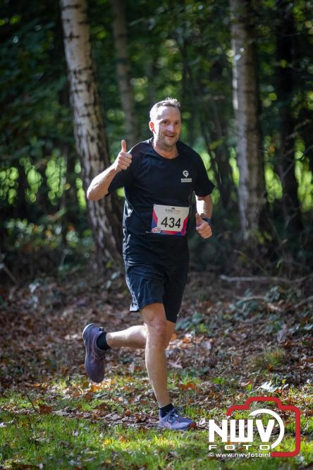 A.Vogelloop door de bossen op 't Harde  levert 17.000 euro op voor het Mooi Leven Huis in Zwolle. - © NWVFoto.nl