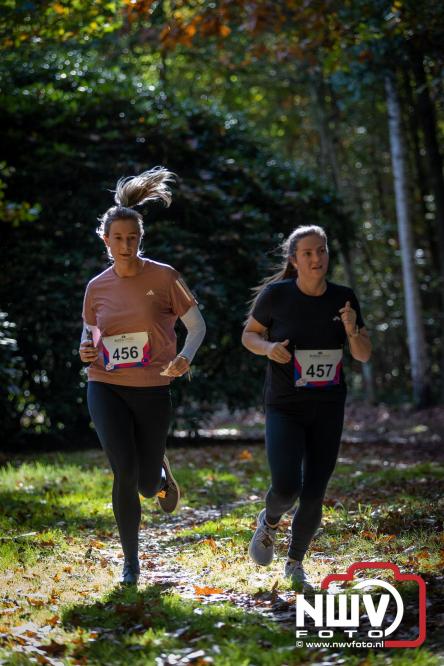 A.Vogelloop door de bossen op 't Harde  levert 17.000 euro op voor het Mooi Leven Huis in Zwolle. - © NWVFoto.nl