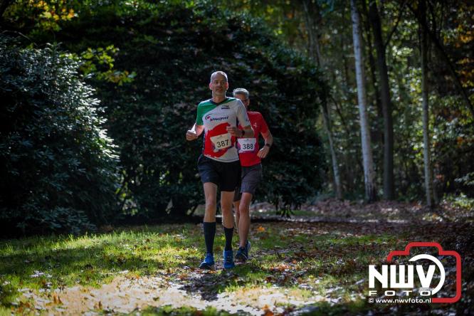 A.Vogelloop door de bossen op 't Harde  levert 17.000 euro op voor het Mooi Leven Huis in Zwolle. - © NWVFoto.nl