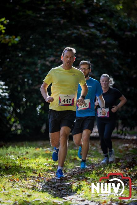 A.Vogelloop door de bossen op 't Harde  levert 17.000 euro op voor het Mooi Leven Huis in Zwolle. - © NWVFoto.nl