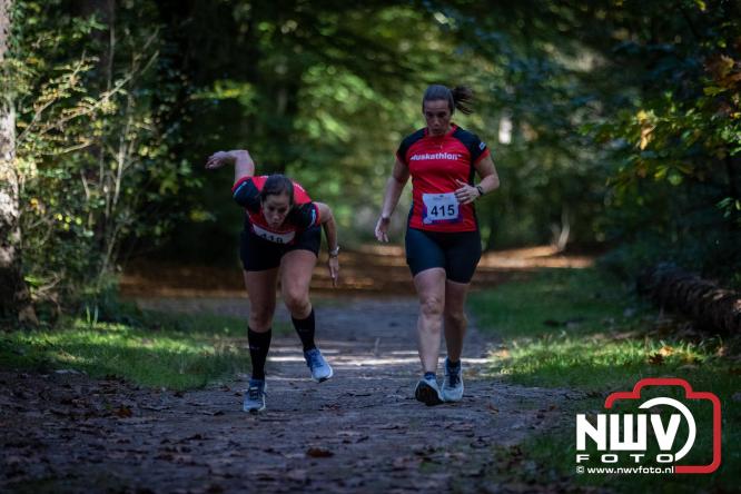 A.Vogelloop door de bossen op 't Harde  levert 17.000 euro op voor het Mooi Leven Huis in Zwolle. - © NWVFoto.nl