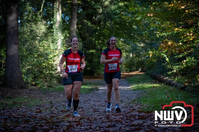 A.Vogelloop door de bossen op 't Harde  levert 17.000 euro op voor het Mooi Leven Huis in Zwolle. - © NWVFoto.nl
