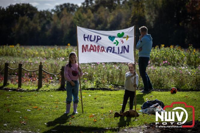 A.Vogelloop door de bossen op 't Harde  levert 17.000 euro op voor het Mooi Leven Huis in Zwolle. - © NWVFoto.nl