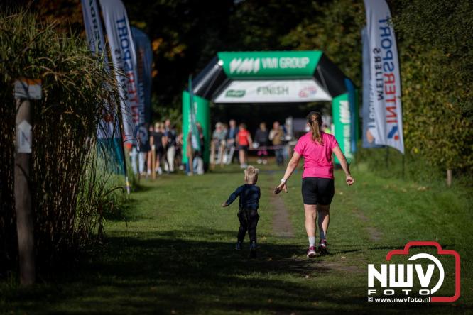 A.Vogelloop door de bossen op 't Harde  levert 17.000 euro op voor het Mooi Leven Huis in Zwolle. - © NWVFoto.nl
