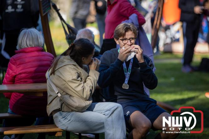 A.Vogelloop door de bossen op 't Harde  levert 17.000 euro op voor het Mooi Leven Huis in Zwolle. - © NWVFoto.nl