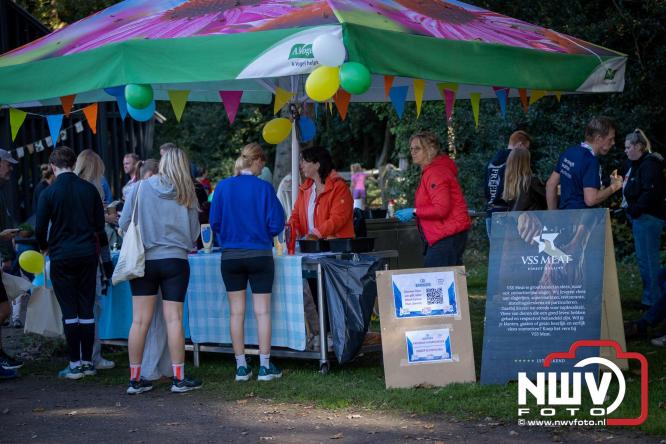 A.Vogelloop door de bossen op 't Harde  levert 17.000 euro op voor het Mooi Leven Huis in Zwolle. - © NWVFoto.nl
