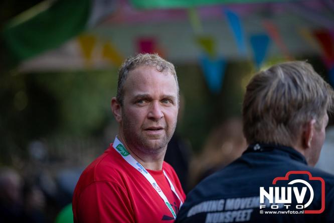 A.Vogelloop door de bossen op 't Harde  levert 17.000 euro op voor het Mooi Leven Huis in Zwolle. - © NWVFoto.nl