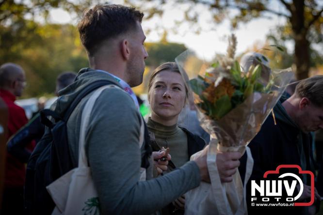 A.Vogelloop door de bossen op 't Harde  levert 17.000 euro op voor het Mooi Leven Huis in Zwolle. - © NWVFoto.nl