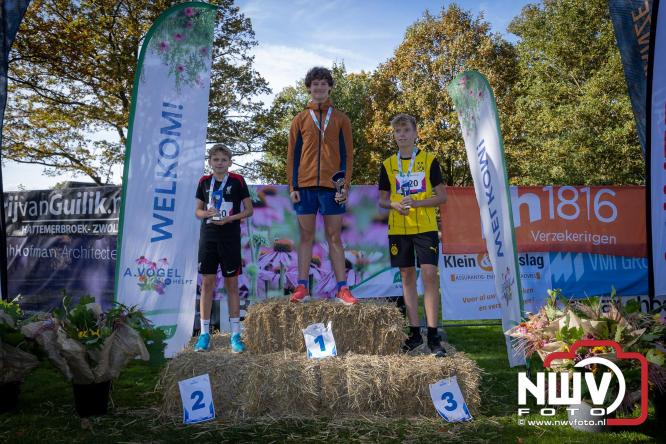 A.Vogelloop door de bossen op 't Harde  levert 17.000 euro op voor het Mooi Leven Huis in Zwolle. - © NWVFoto.nl