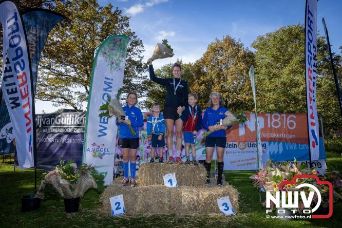 A.Vogelloop door de bossen op 't Harde  levert 17.000 euro op voor het Mooi Leven Huis in Zwolle. - © NWVFoto.nl