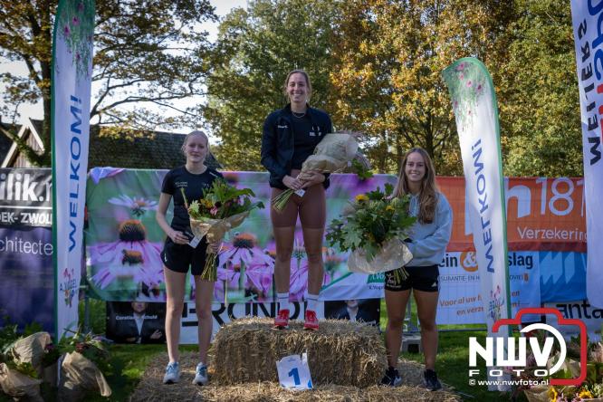 A.Vogelloop door de bossen op 't Harde  levert 17.000 euro op voor het Mooi Leven Huis in Zwolle. - © NWVFoto.nl