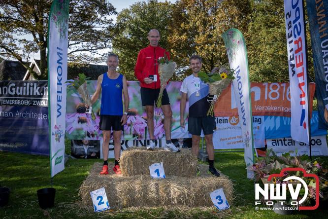 A.Vogelloop door de bossen op 't Harde  levert 17.000 euro op voor het Mooi Leven Huis in Zwolle. - © NWVFoto.nl