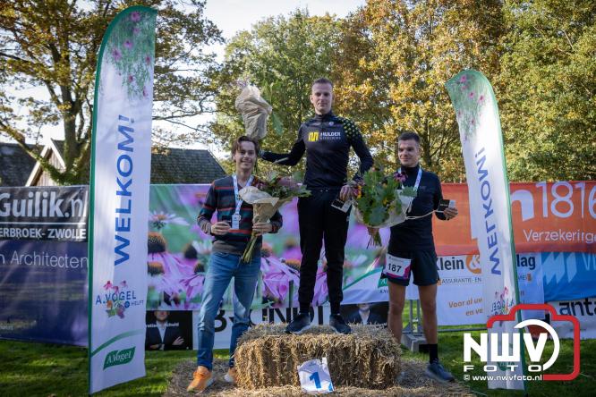 A.Vogelloop door de bossen op 't Harde  levert 17.000 euro op voor het Mooi Leven Huis in Zwolle. - © NWVFoto.nl