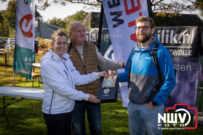 A.Vogelloop door de bossen op 't Harde  levert 17.000 euro op voor het Mooi Leven Huis in Zwolle. - © NWVFoto.nl