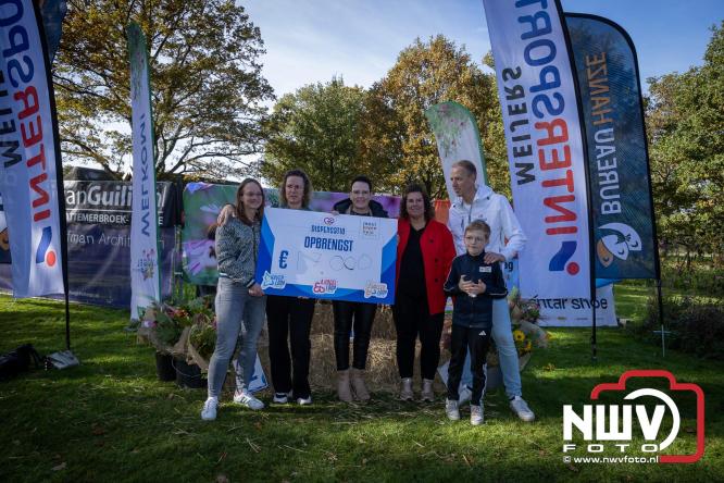 A.Vogelloop door de bossen op 't Harde  levert 17.000 euro op voor het Mooi Leven Huis in Zwolle. - © NWVFoto.nl