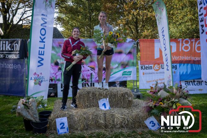 A.Vogelloop door de bossen op 't Harde  levert 17.000 euro op voor het Mooi Leven Huis in Zwolle. - © NWVFoto.nl