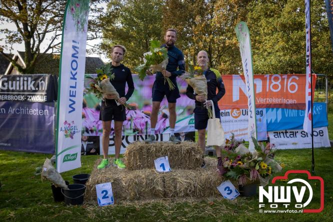 A.Vogelloop door de bossen op 't Harde  levert 17.000 euro op voor het Mooi Leven Huis in Zwolle. - © NWVFoto.nl