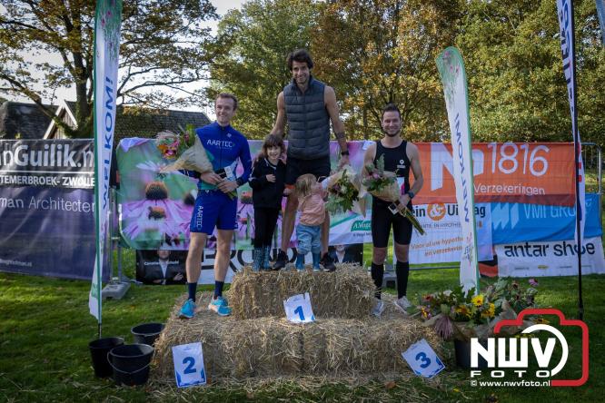 A.Vogelloop door de bossen op 't Harde  levert 17.000 euro op voor het Mooi Leven Huis in Zwolle. - © NWVFoto.nl