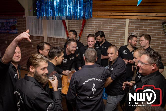 Jodel Thilly zorgde voor de nodige decibels tijdens het oktoberfeest in buurthuis Oostendorp. - © NWVFoto.nl