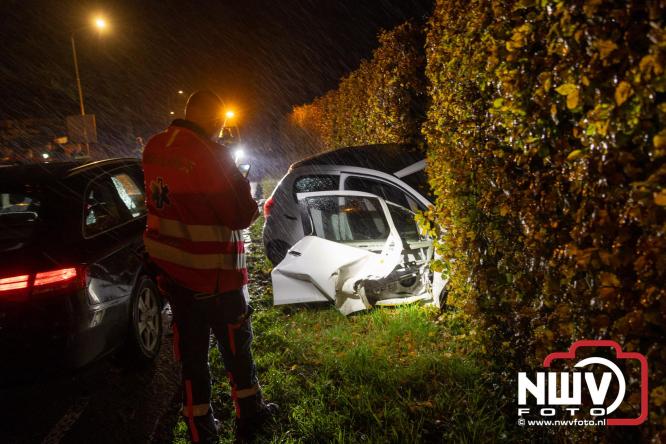 Aanrijding op Gerichtenweg in Elburg: weg tijdelijk afgesloten bestuurder onderzocht in ambulance. - © NWVFoto.nl