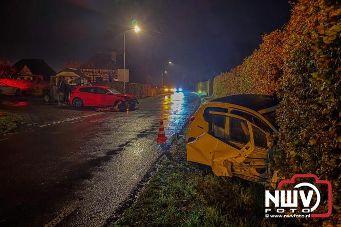 Aanrijding op Gerichtenweg in Elburg: weg tijdelijk afgesloten bestuurder onderzocht in ambulance. - © NWVFoto.nl