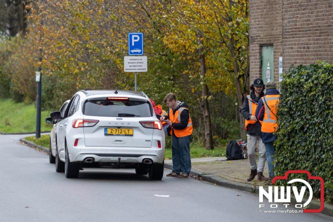 Grote drukte rond de haven in Elburg: Sinterklaas warm onthaald door talloze kinderen. - © NWVFoto.nl