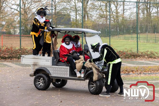 Sinterklaas feestelijk onthaald op ’t Harde, en viert feestje op Centrumplein. - © NWVFoto.nl