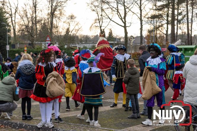 Sinterklaas feestelijk onthaald op ’t Harde, en viert feestje op Centrumplein. - © NWVFoto.nl