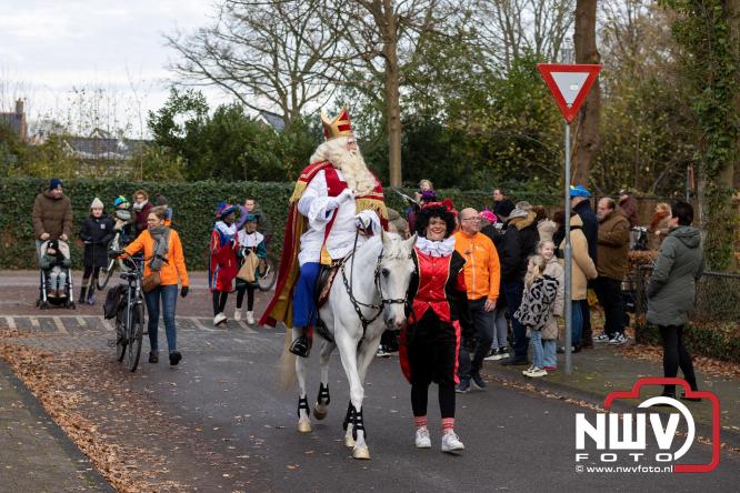 Sinterklaas feestelijk onthaald op ’t Harde, en viert feestje op Centrumplein. - © NWVFoto.nl