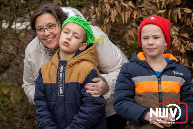 Sinterklaas feestelijk onthaald op ’t Harde, en viert feestje op Centrumplein. - © NWVFoto.nl