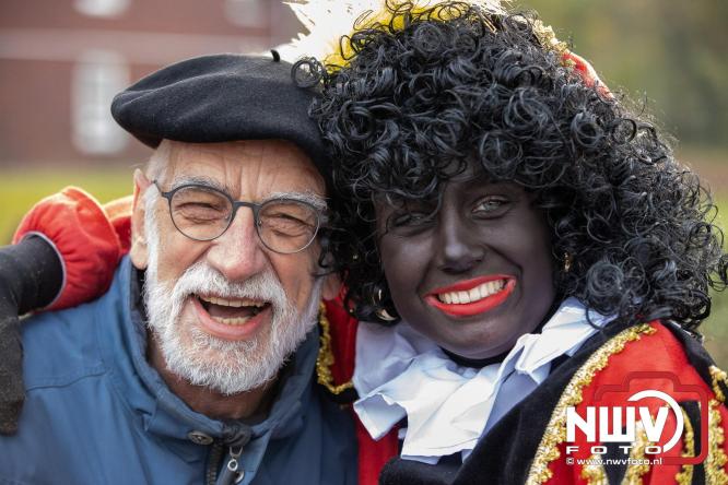 Sinterklaas feestelijk onthaald op ’t Harde, en viert feestje op Centrumplein. - © NWVFoto.nl