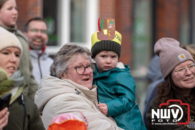 Sinterklaas feestelijk onthaald op ’t Harde, en viert feestje op Centrumplein. - © NWVFoto.nl