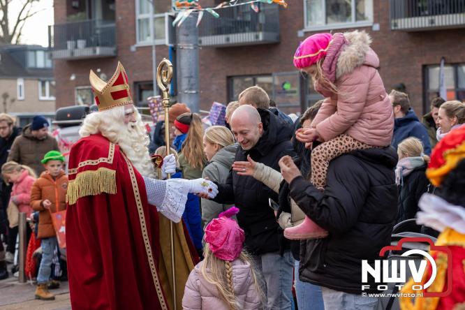 Sinterklaas feestelijk onthaald op ’t Harde, en viert feestje op Centrumplein. - © NWVFoto.nl