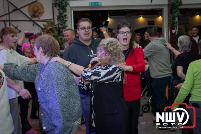 Fanclubavond in de Bouwakker Hattemerbroek ter gelegenheid van 30 jaar Het IJssel Duo. - © NWVFoto.nl