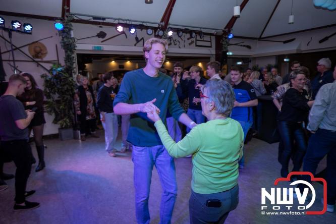 Fanclubavond in de Bouwakker Hattemerbroek ter gelegenheid van 30 jaar Het IJssel Duo. - © NWVFoto.nl