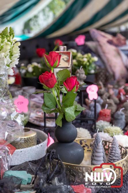 Kerstmarkt rond de molen Oostendorp, organisatie wint vrijwilligerscompliment 2025 gemeente Elburg. - &copy; NWVFoto.nl