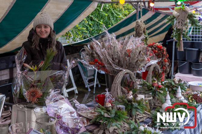 Kerstmarkt rond de molen Oostendorp, organisatie wint vrijwilligerscompliment 2025 gemeente Elburg. - &copy; NWVFoto.nl