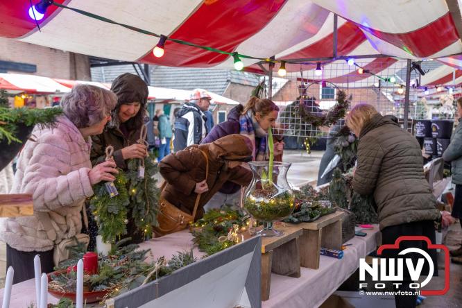 Kerstmarkt rond de molen Oostendorp, organisatie wint vrijwilligerscompliment 2025 gemeente Elburg. - &copy; NWVFoto.nl