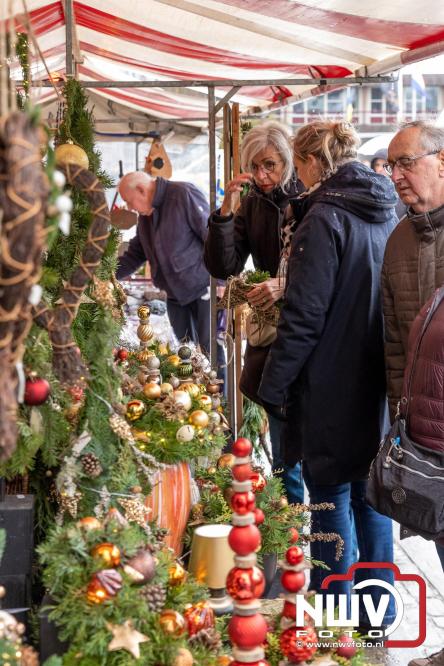 Kerstmarkt rond de molen Oostendorp, organisatie wint vrijwilligerscompliment 2025 gemeente Elburg. - &copy; NWVFoto.nl