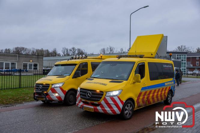 Na grondige onderhoudsbeurt is het boothuis van de KNRM station Elburg weer te watergelaten na bijzonder transport over de weg. - © NWVFoto.nl