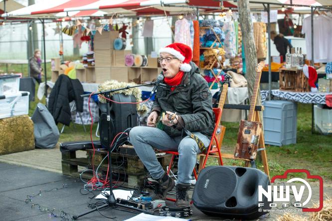 Meer dan 100 kerstmannen en vrouwen deden zaterdag morgen mee aan de Santa Run Oldebroek. - &copy; NWVFoto.nl