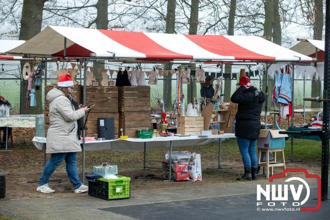 Meer dan 100 kerstmannen en vrouwen deden zaterdag morgen mee aan de Santa Run Oldebroek. - &copy; NWVFoto.nl