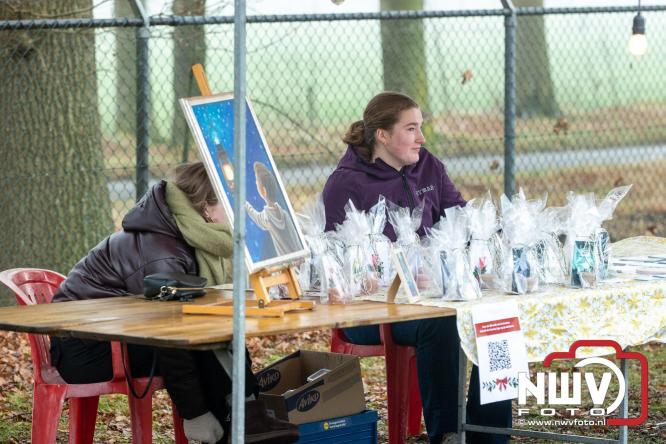 Meer dan 100 kerstmannen en vrouwen deden zaterdag morgen mee aan de Santa Run Oldebroek. - &copy; NWVFoto.nl