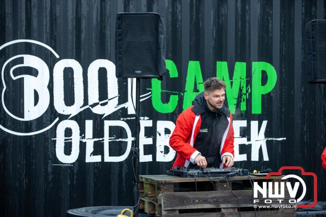 Meer dan 100 kerstmannen en vrouwen deden zaterdag morgen mee aan de Santa Run Oldebroek. - &copy; NWVFoto.nl