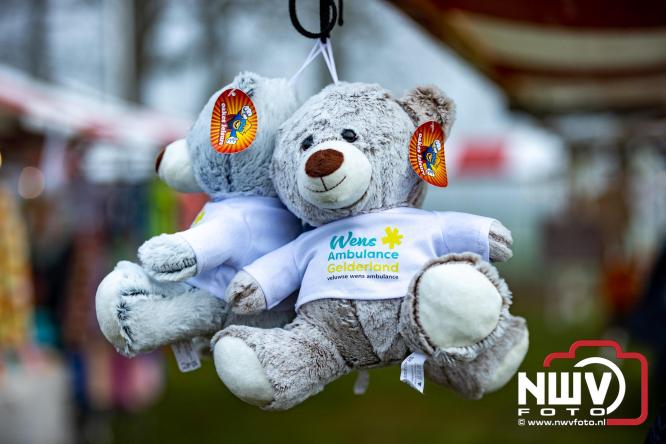 Meer dan 100 kerstmannen en vrouwen deden zaterdag morgen mee aan de Santa Run Oldebroek. - &copy; NWVFoto.nl