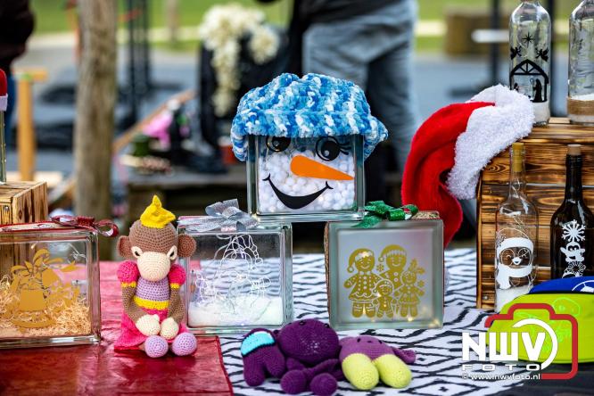 Meer dan 100 kerstmannen en vrouwen deden zaterdag morgen mee aan de Santa Run Oldebroek. - &copy; NWVFoto.nl