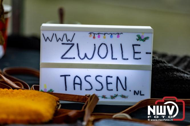 Meer dan 100 kerstmannen en vrouwen deden zaterdag morgen mee aan de Santa Run Oldebroek. - &copy; NWVFoto.nl