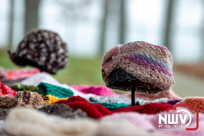 Meer dan 100 kerstmannen en vrouwen deden zaterdag morgen mee aan de Santa Run Oldebroek. - &copy; NWVFoto.nl