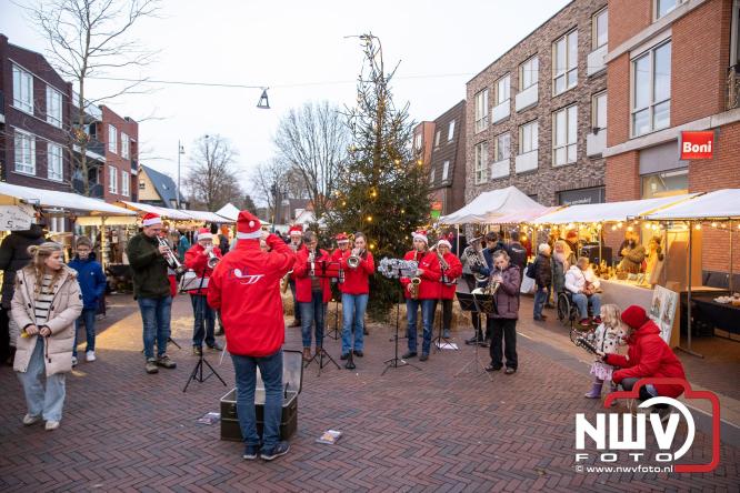 Winterfeest op ’t Harde zorgt voor warme gezelligheid. - &copy; NWVFoto.nl