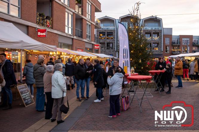 Winterfeest op ’t Harde zorgt voor warme gezelligheid. - &copy; NWVFoto.nl